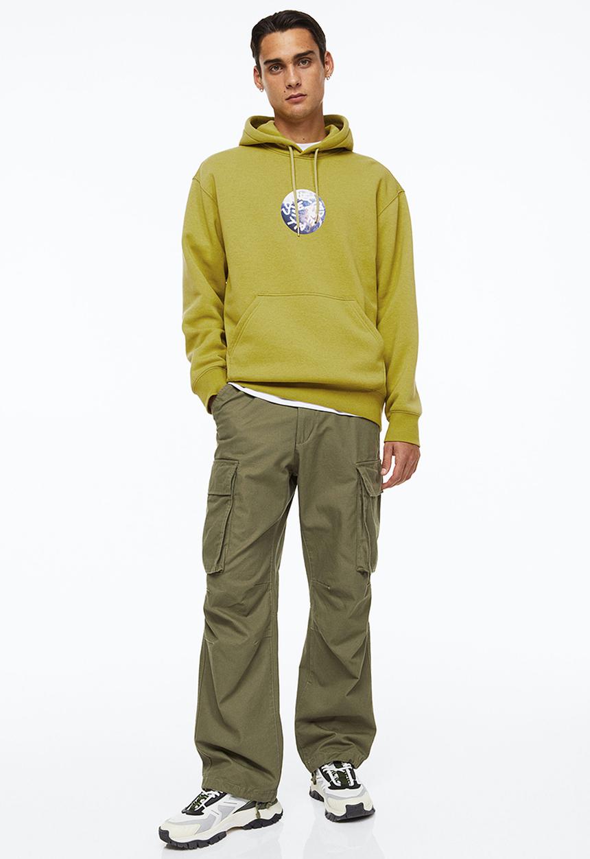 H&M - Relaxed fit printed hoodie - olive green/connected