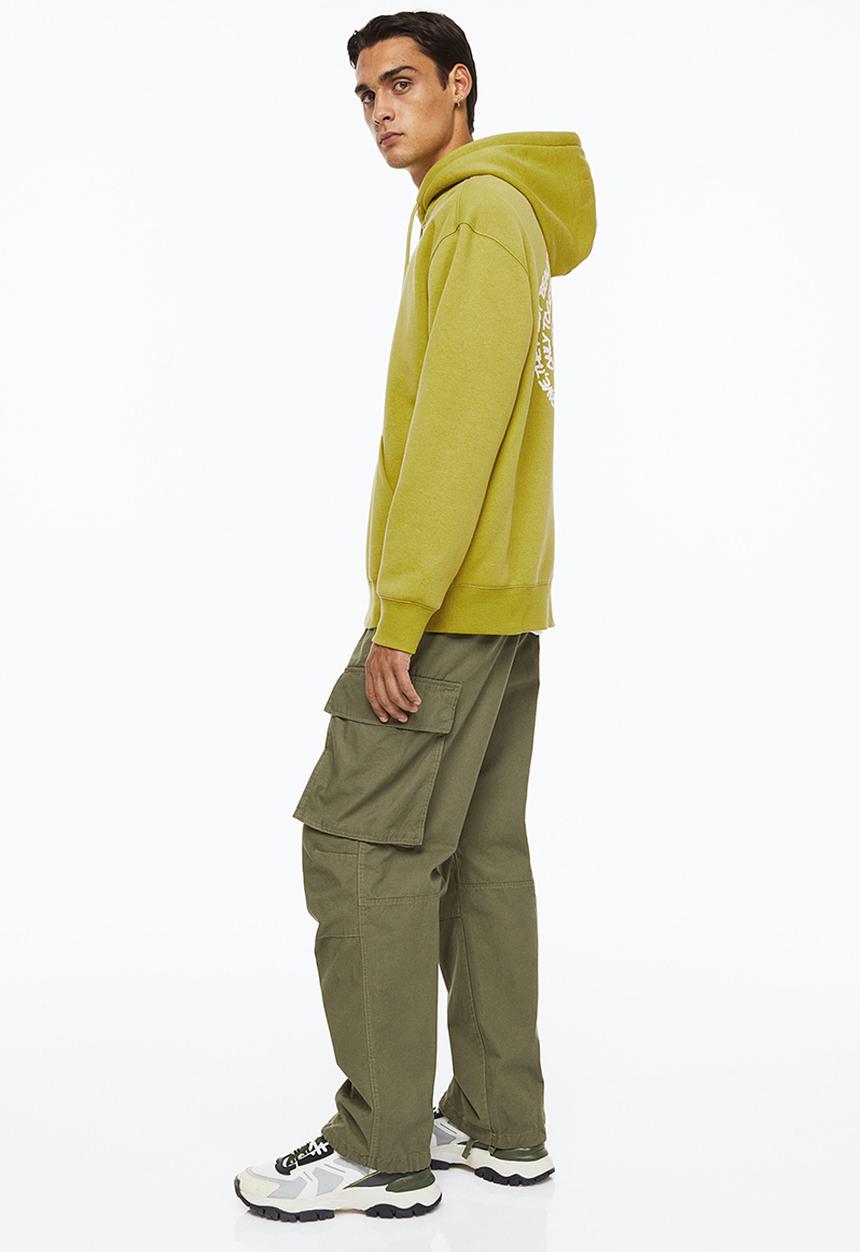 H&M - Relaxed fit printed hoodie - olive green/connected