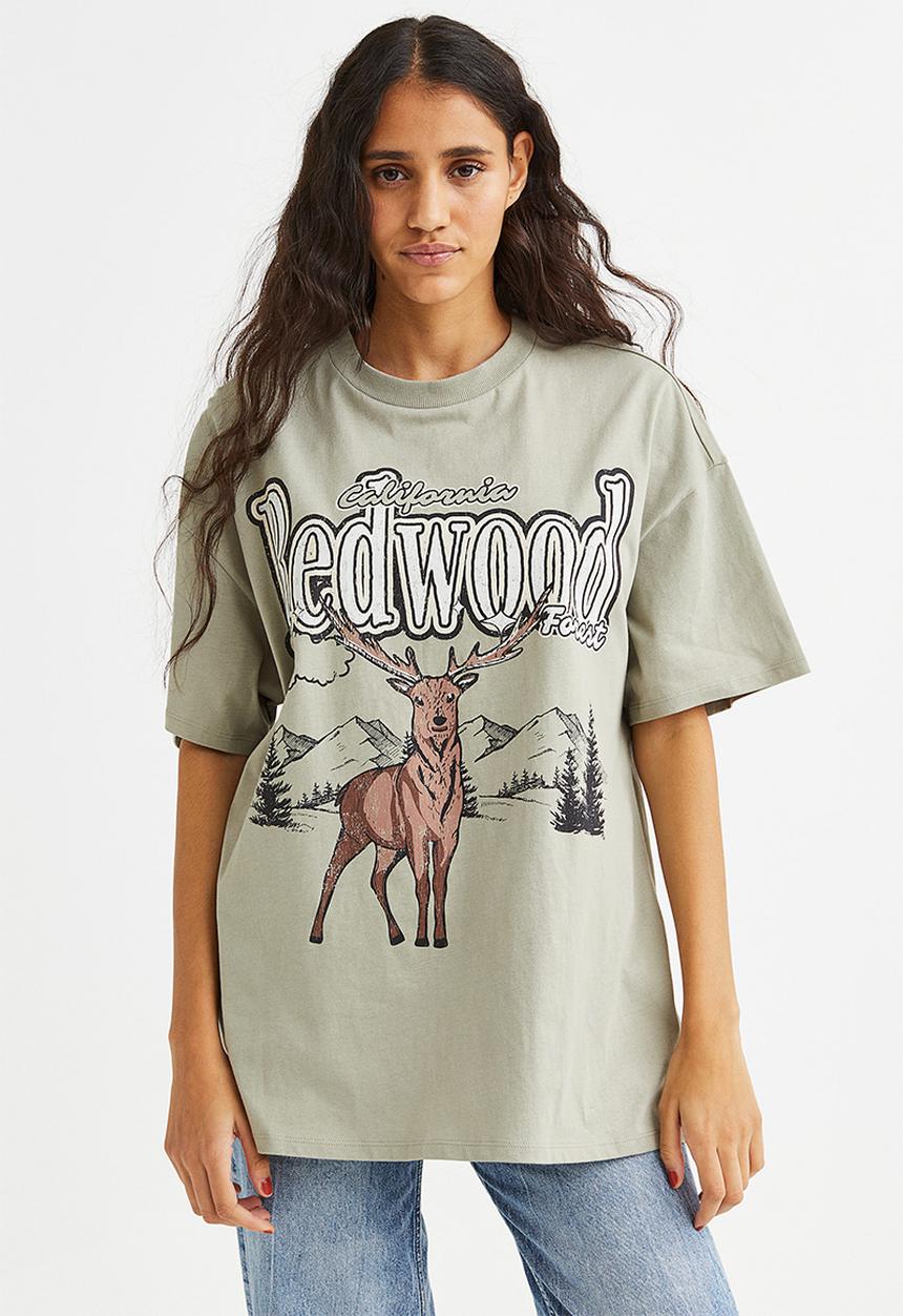 H&M - Oversized printed T-shirt - light khaki green/redwood