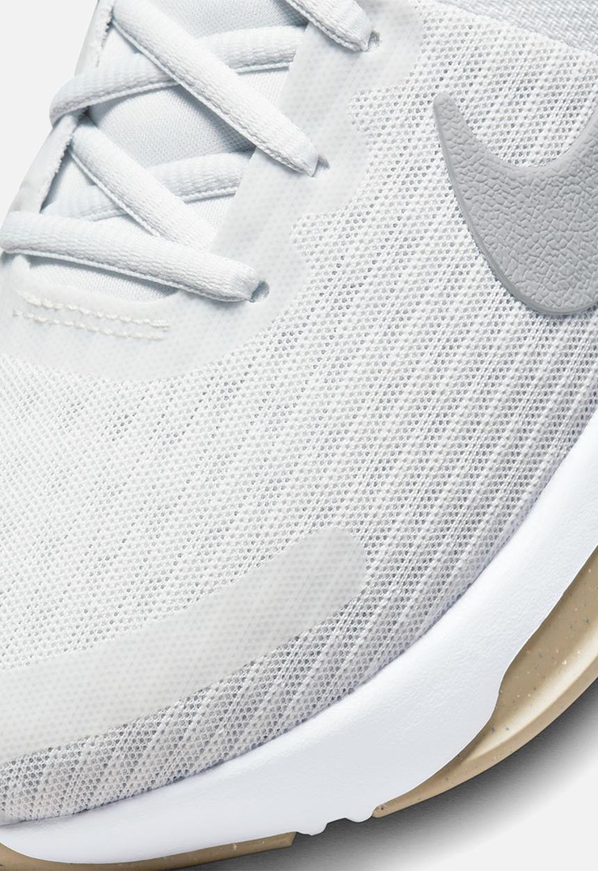Nike - Air Zoom Bella 6 premium
