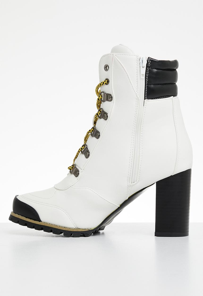Footwork - Cello ankle boot - white