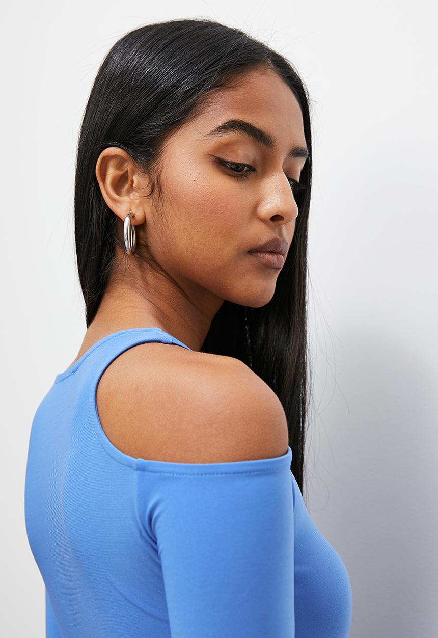 Superbalist - Shoulder cutout peakaboo top - supersonic