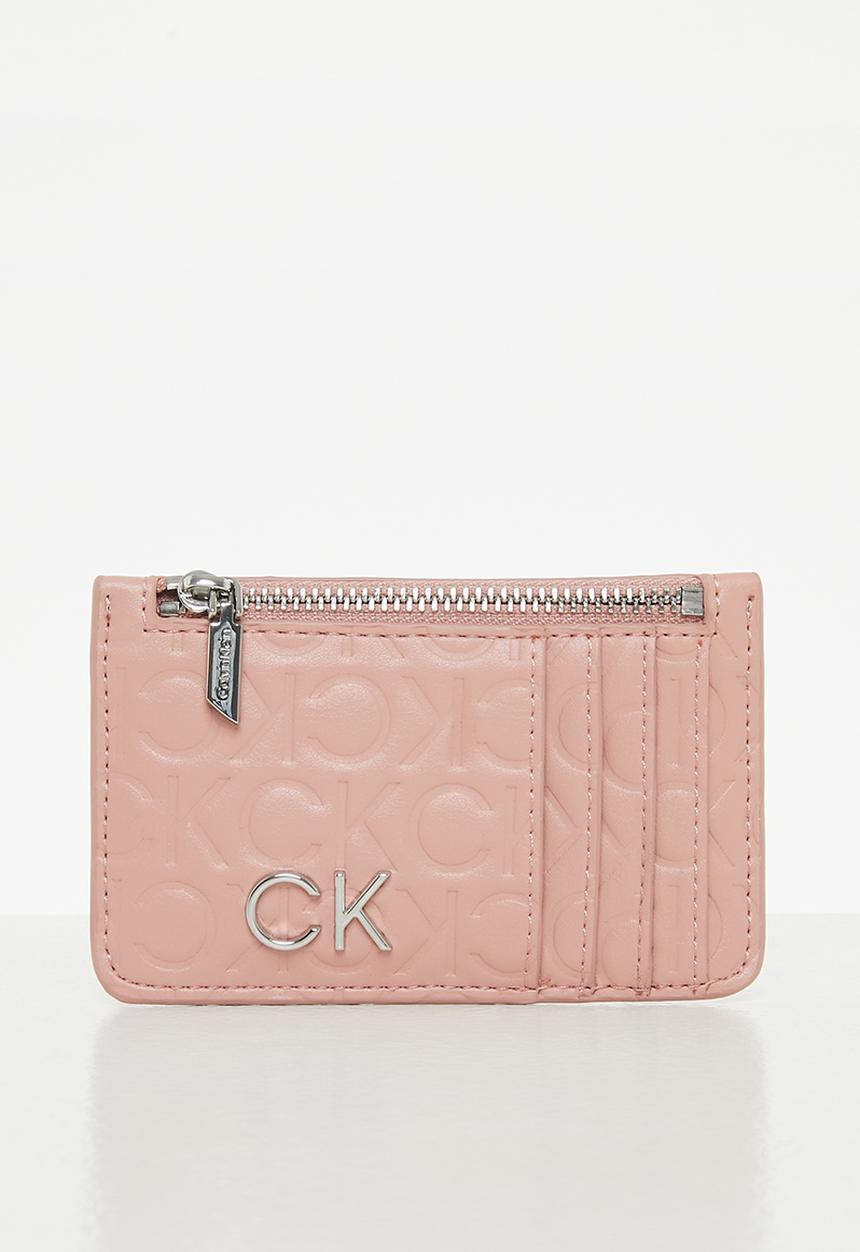 Calvin Klein - Re-lock cardholder zip emb mono - café au lait