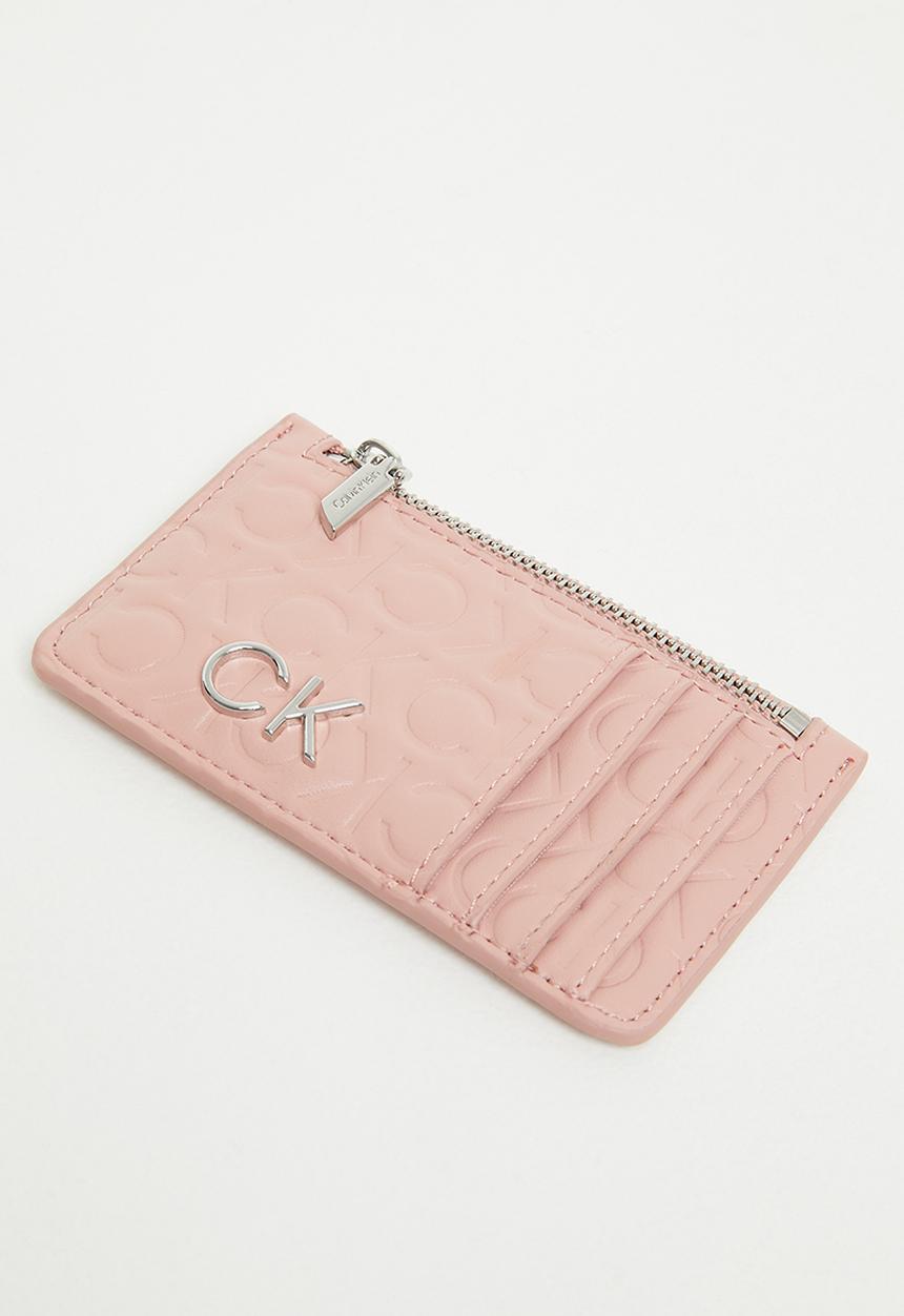 Calvin Klein - Re-lock cardholder zip emb mono - café au lait
