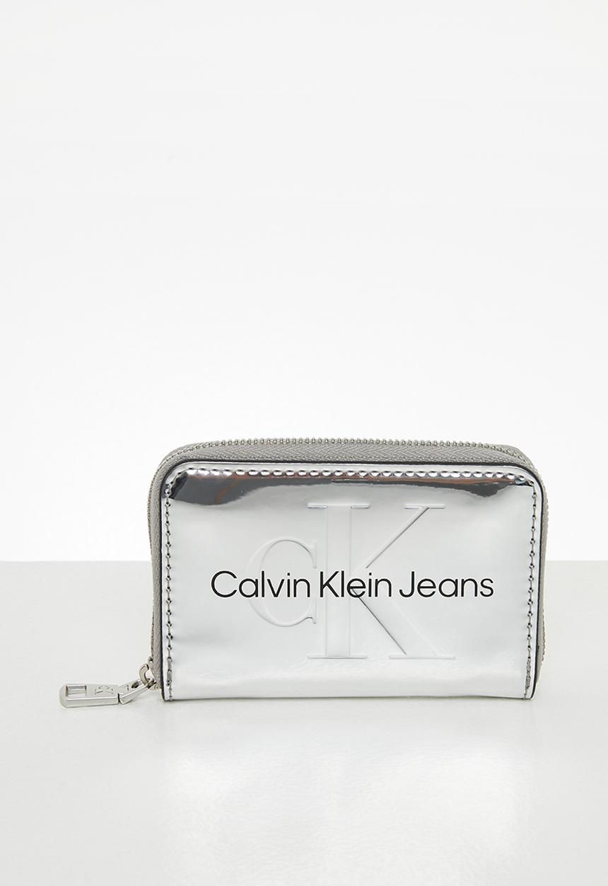 Calvin Klein - Sculpted med zip around - silver