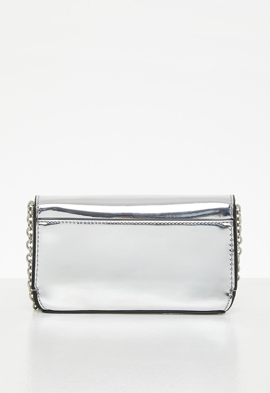 Calvin Klein - Sculpted ew flap phone cb - silver