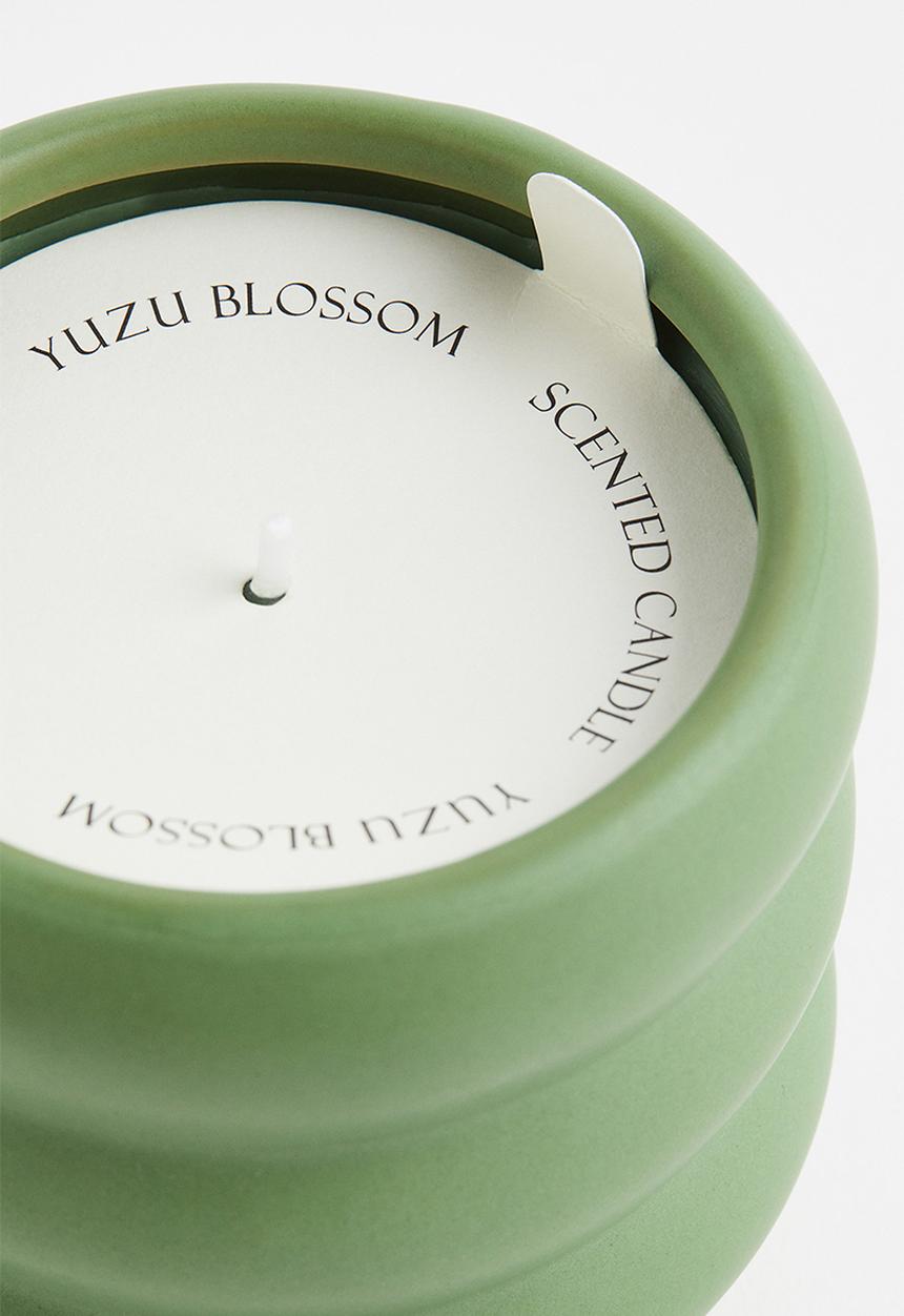 H&M - Scented candle in a stoneware holder - green/yuzu blossom