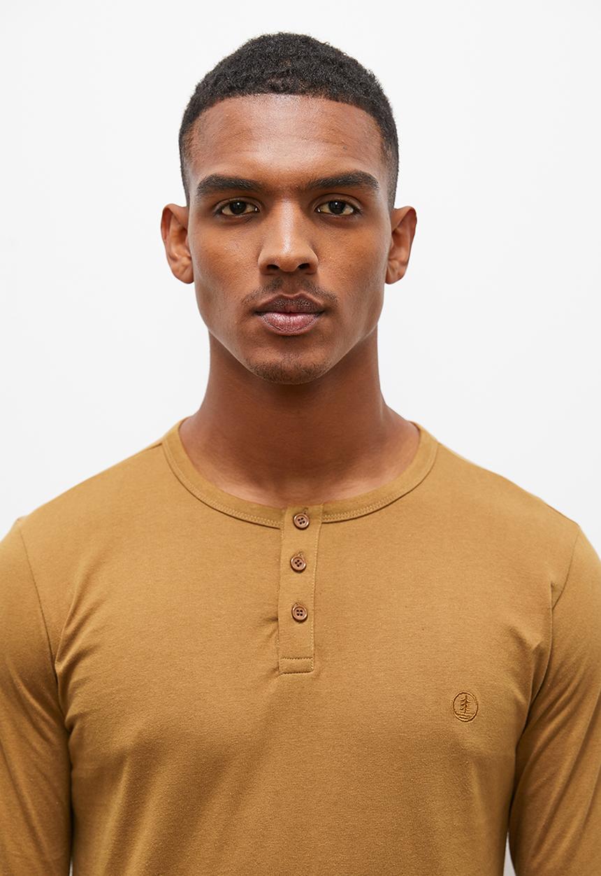 Lark & Crosse - Greg long sleeve grandpa tee - brown