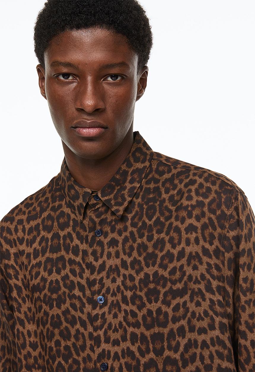 H&M - Regular fit patterned shirt - dark beige/leopard-print