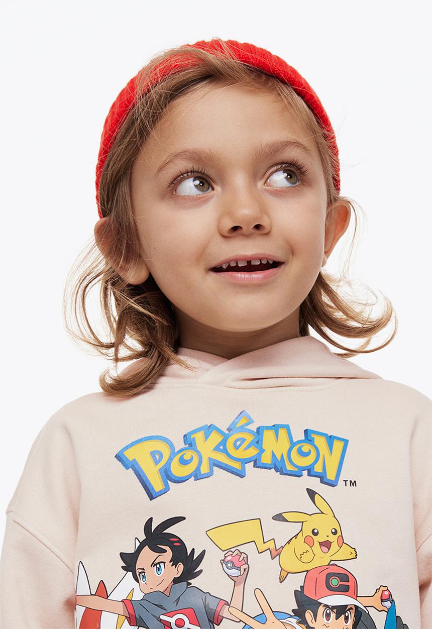 H&M - Oversized printed hoodie - light beige/pokémon