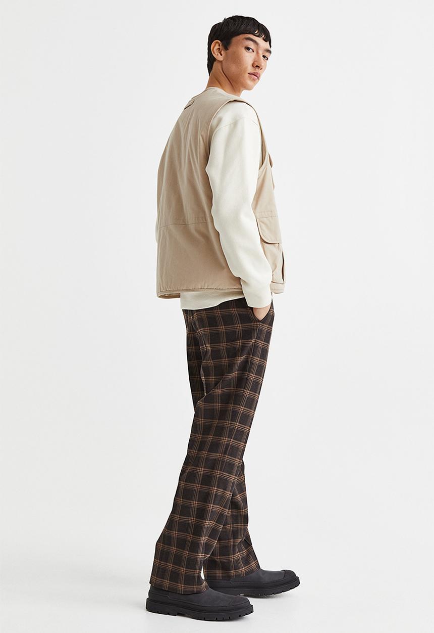 H&M - Regular fit crease-leg trousers - brown/checked