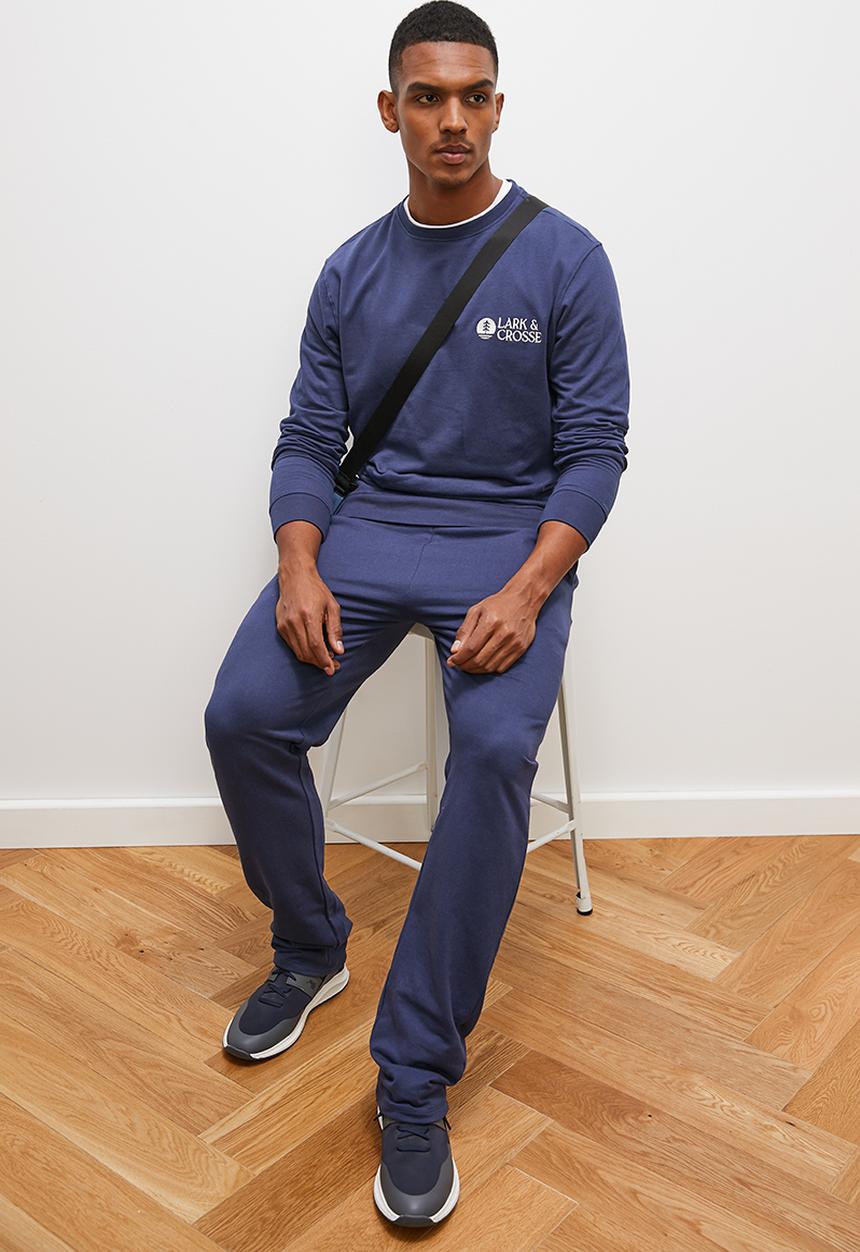 Lark & Crosse - Regular tapered open hem sweatpants - navy