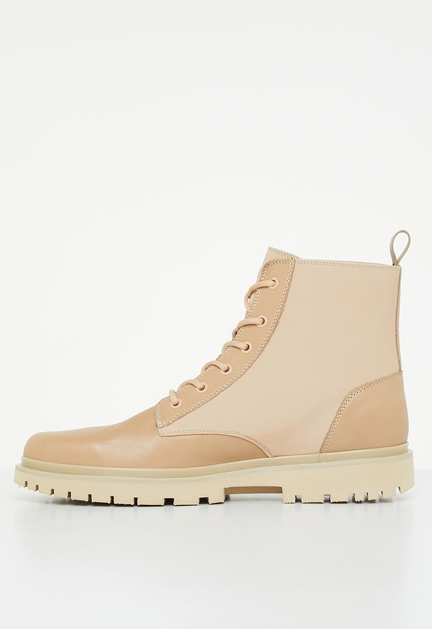 Calvin Klein - Lug lace up leather boot - candied ginger