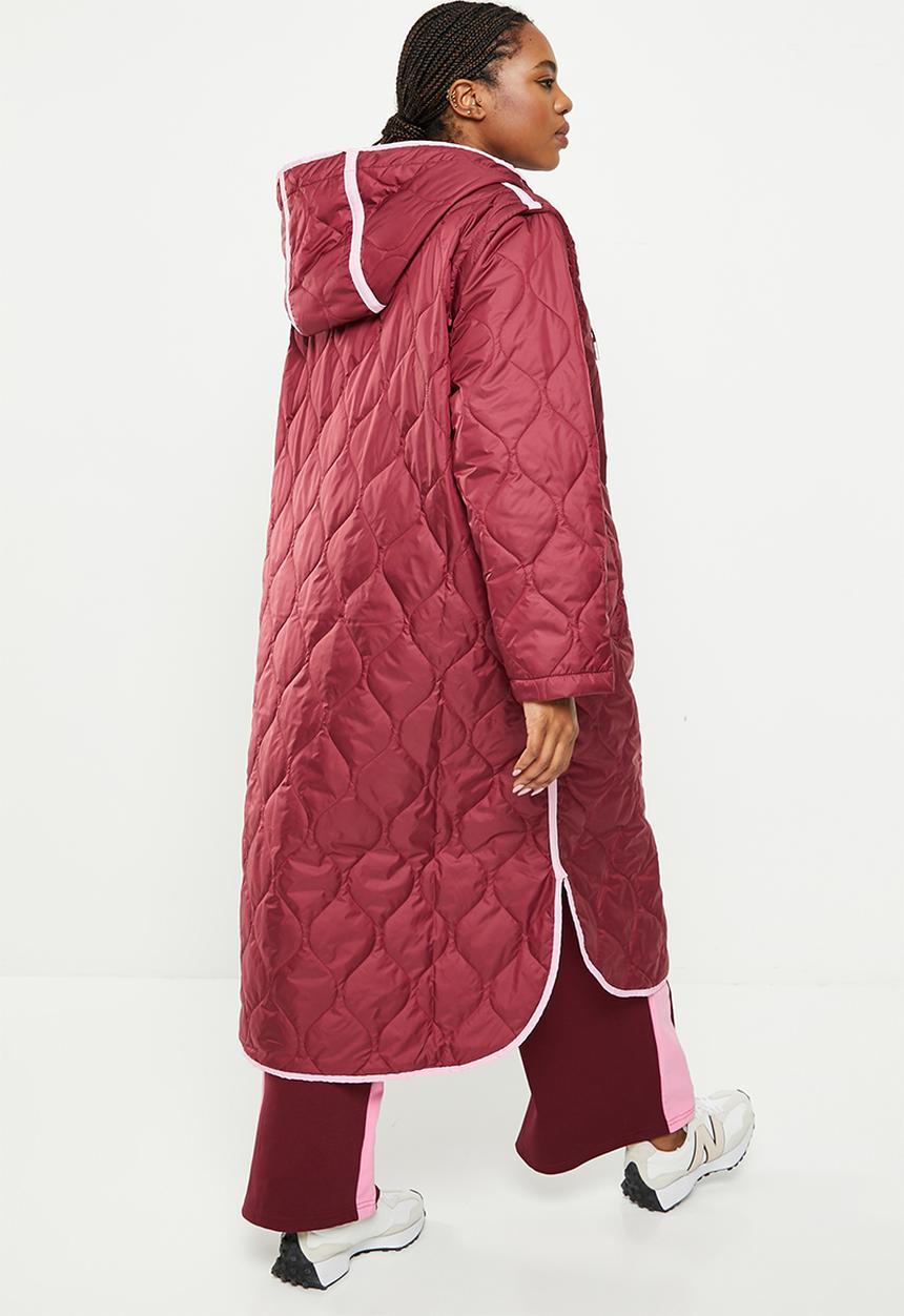 Me&B - Plus maxi puffer with detachable sleeves - burgundy & pink