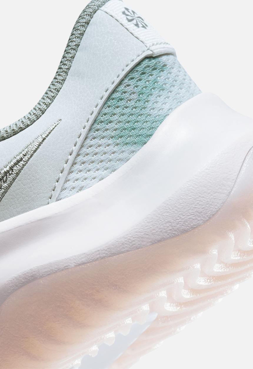 Nike - Nike Legend Essential 3 Next Nature Premium