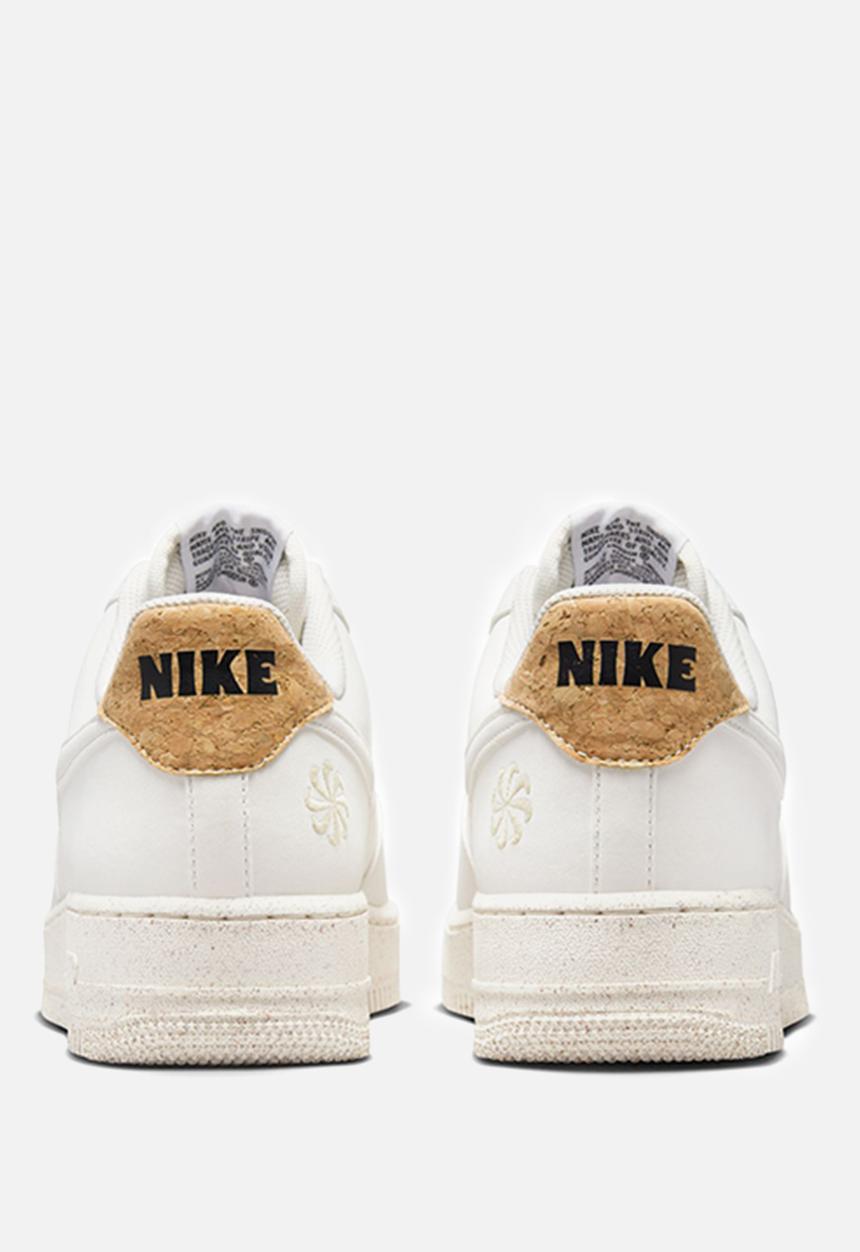 Nike - Air Force 1 '07 LV8