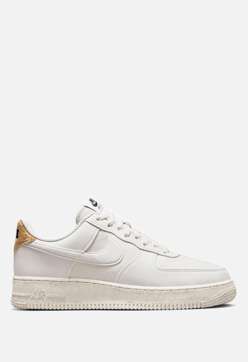 Nike - Air Force 1 '07 LV8