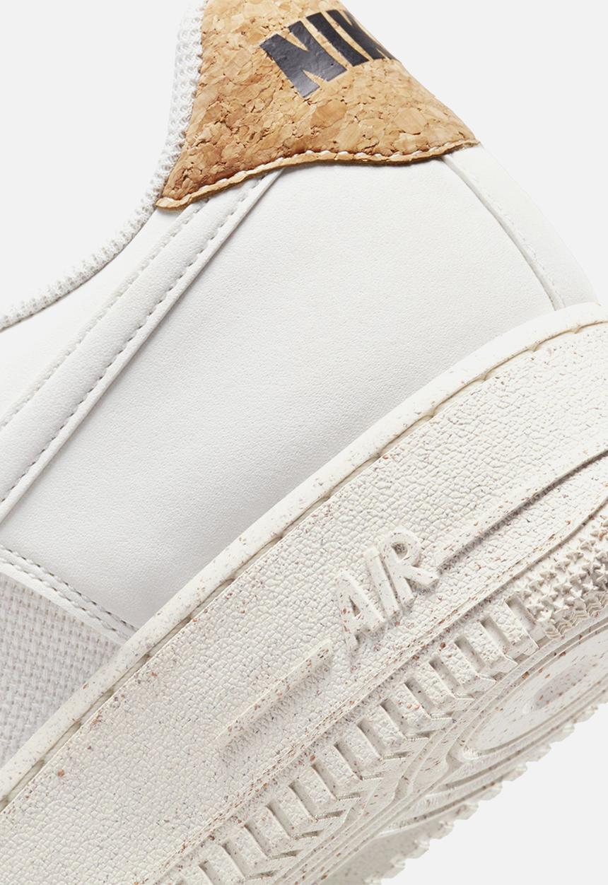 Nike - Air Force 1 '07 LV8