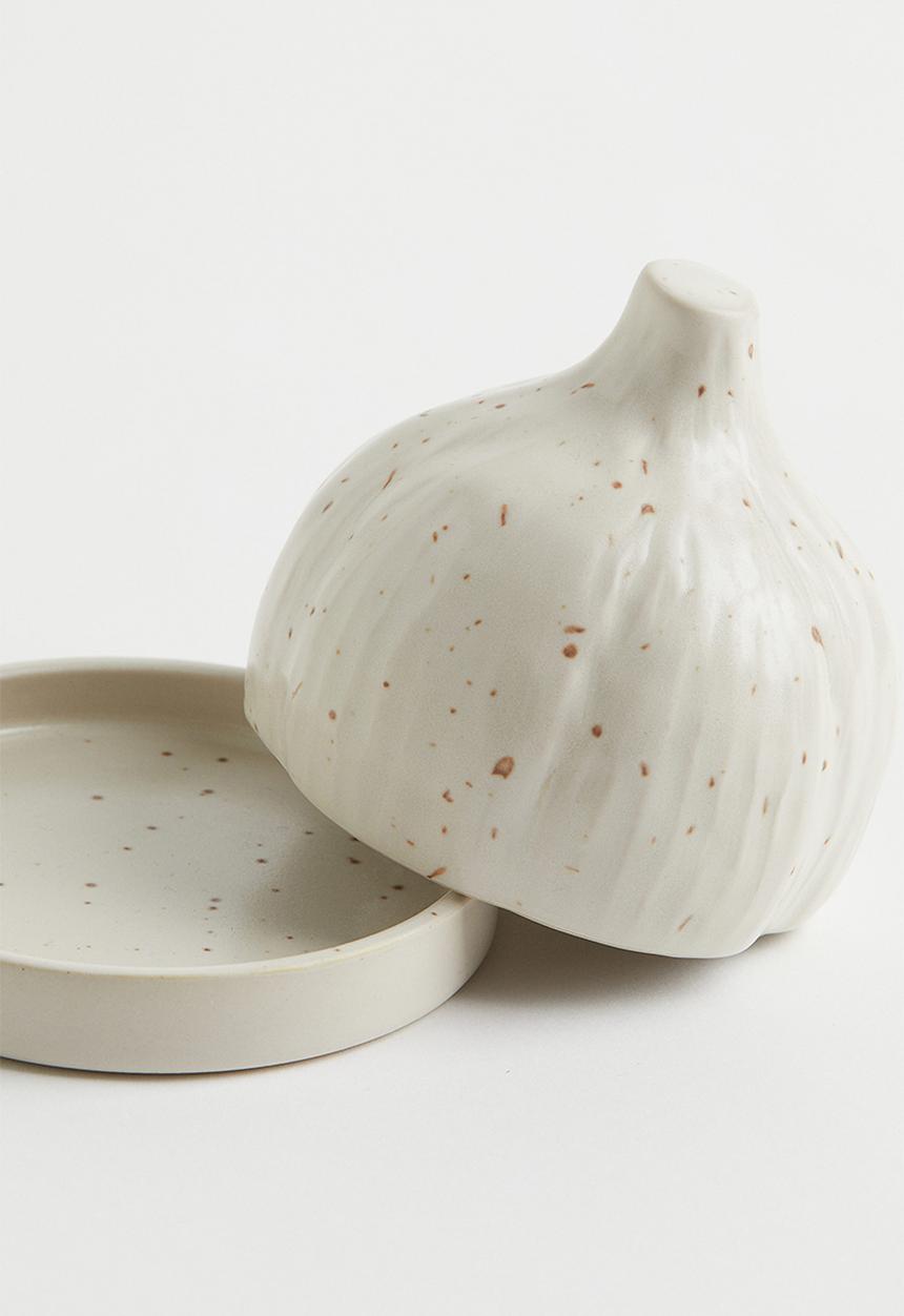 H&M - Garlic dome and saucer - light beige