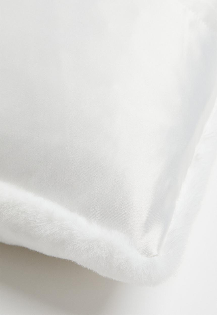 H&M - Fluffy cushion cover - white