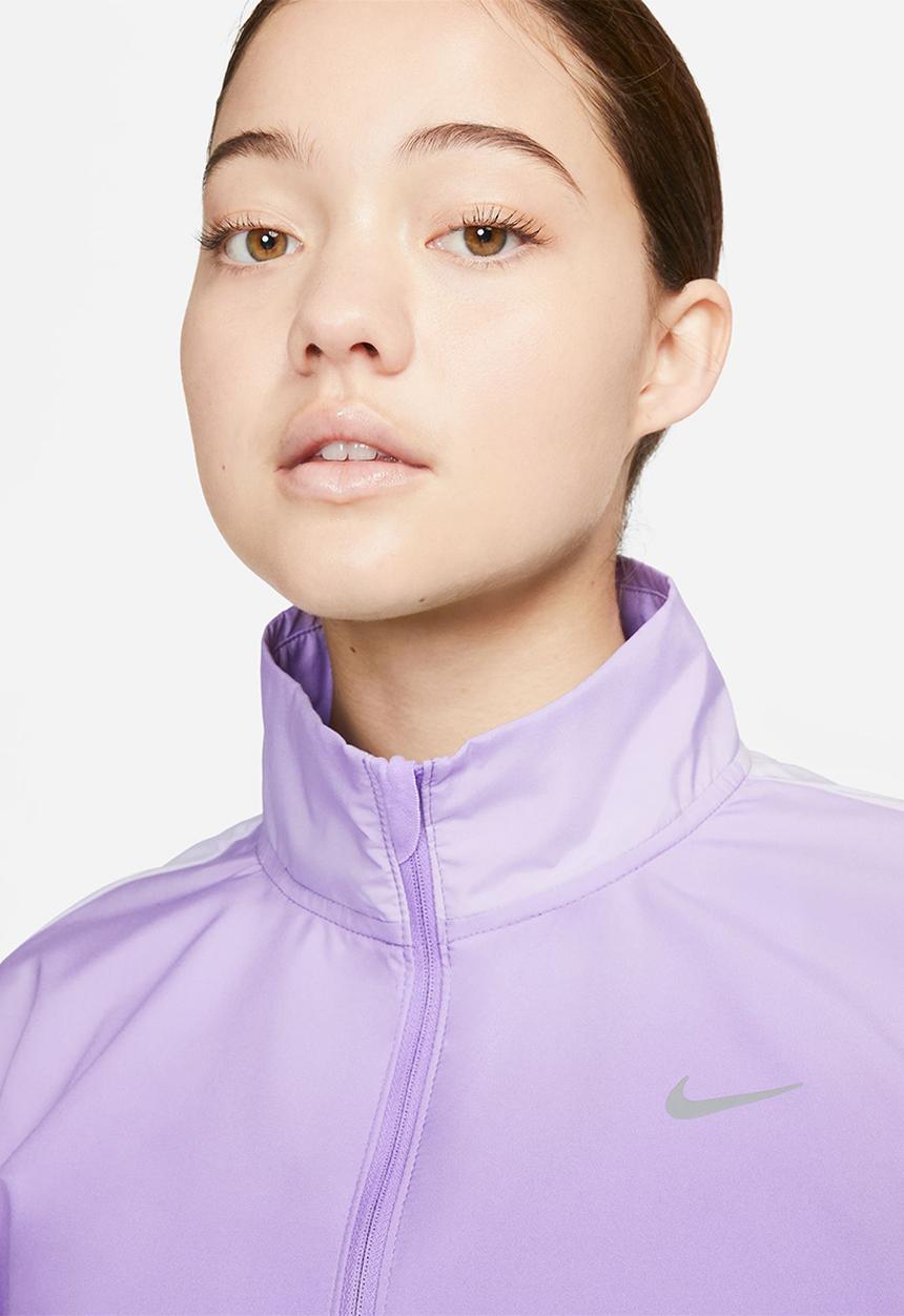 Nike - W nk swsh run prnt jkt - space purple/reflective silv