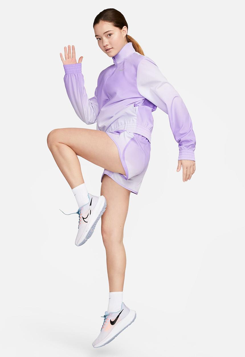 Nike - W nk swsh run prnt jkt - space purple/reflective silv