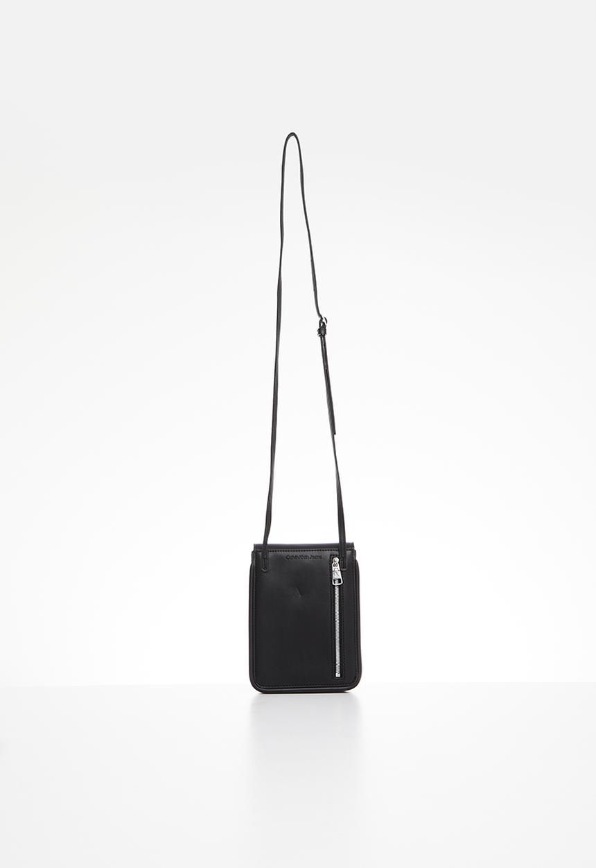 Calvin Klein - Sculpted ns phone cb pipping - black