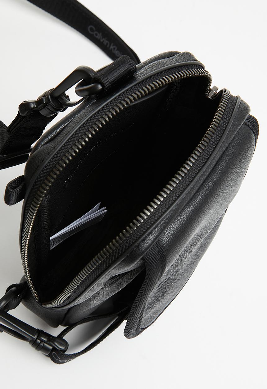 Calvin Klein - Explorer tr phone cb - black