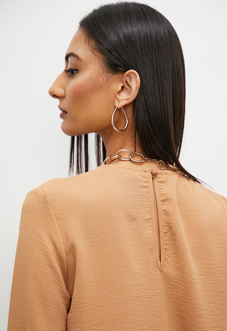 Superbalist - Gathered crew neck blouse - brown