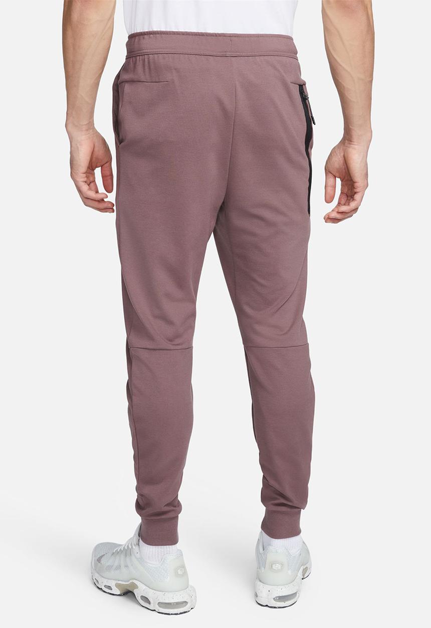 Nike - M Nike tech lightweight jogger - plum eclipse