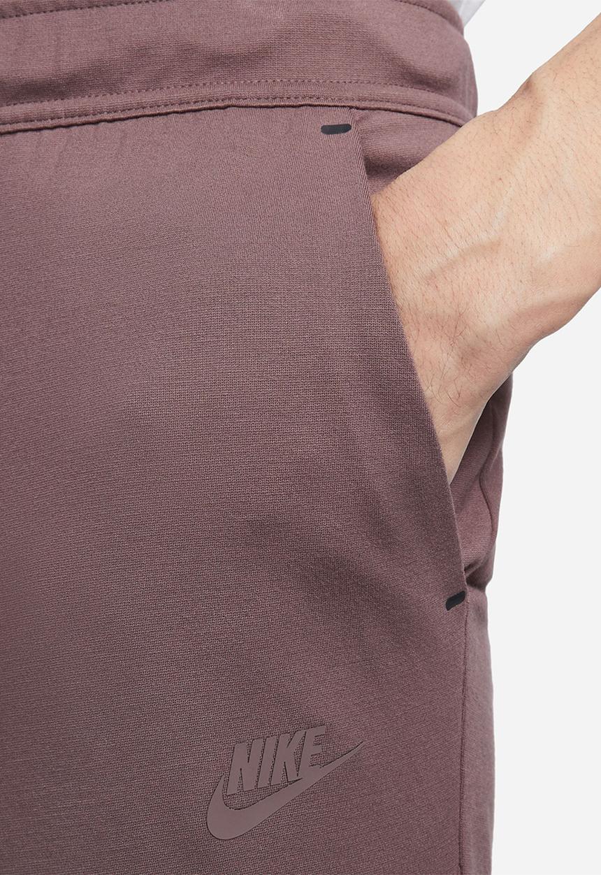 Nike - M Nike tech lightweight jogger - plum eclipse