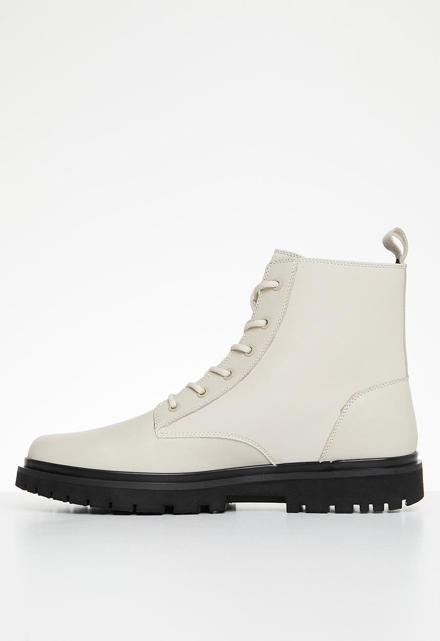Calvin Klein - Lug lace up leather boot - eggshell