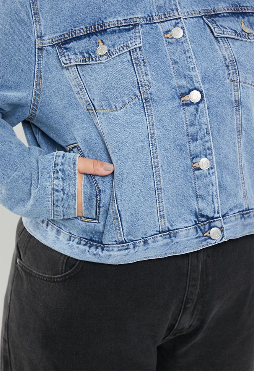 Cotton On - Plus girlfriend denim jacket - bells blue