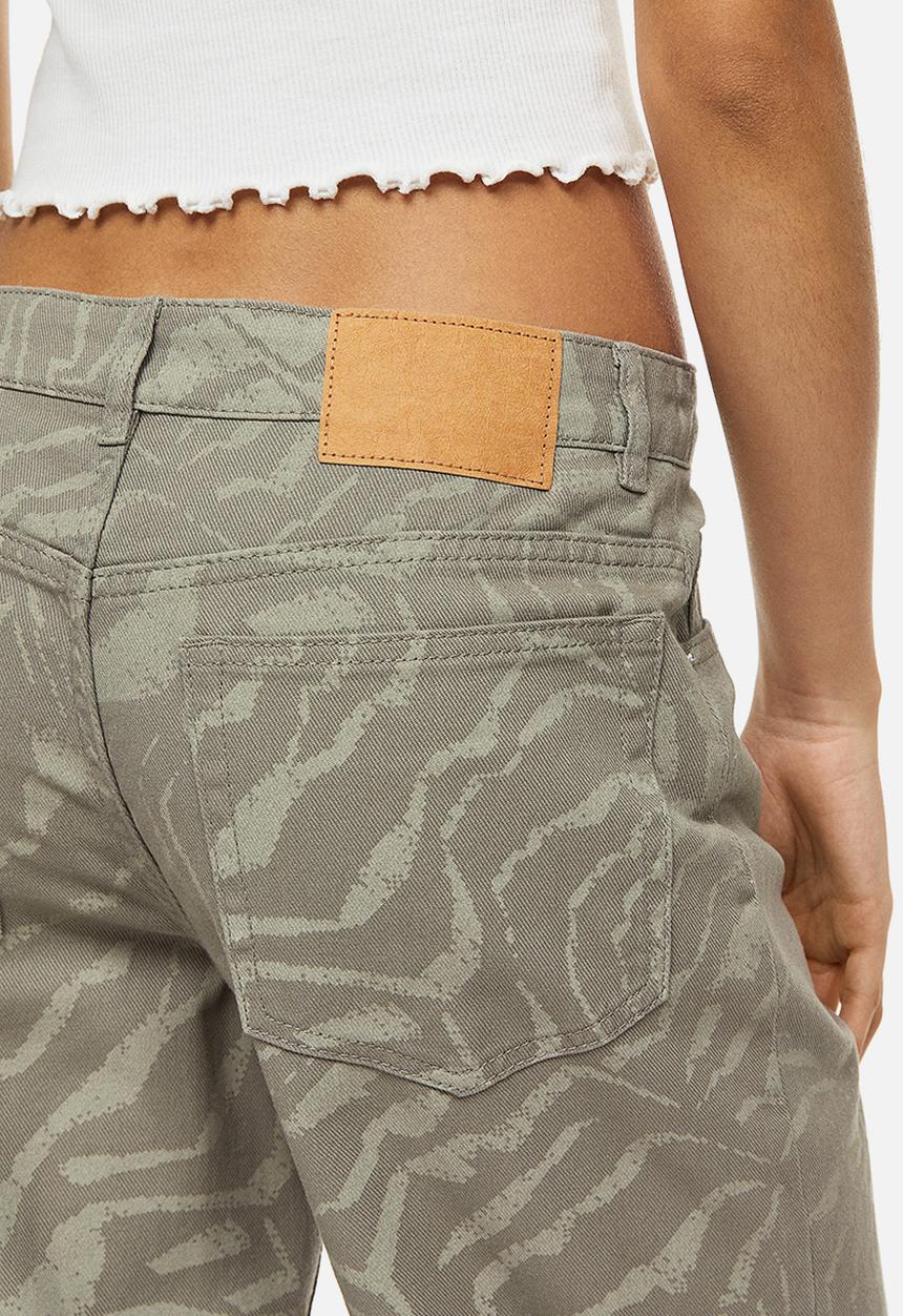 H&M - Wide twill trousers - khaki green/patterned 
