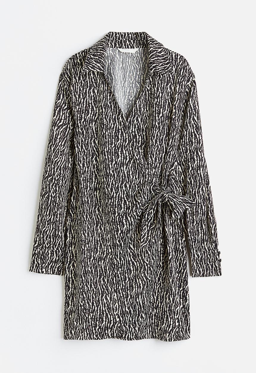 H&M - Satin wrapover shirt dress - black patterned 