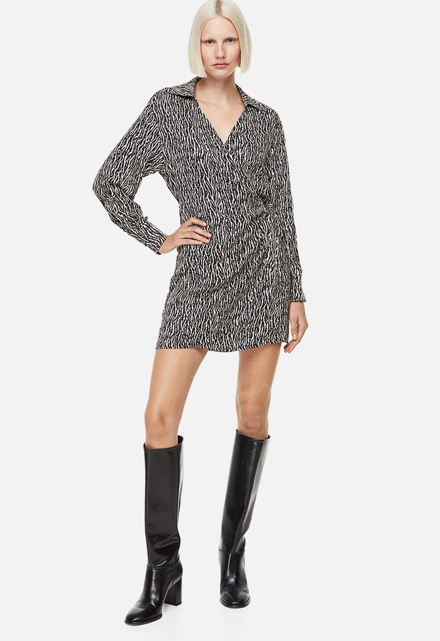 H&M - Satin wrapover shirt dress - black patterned 