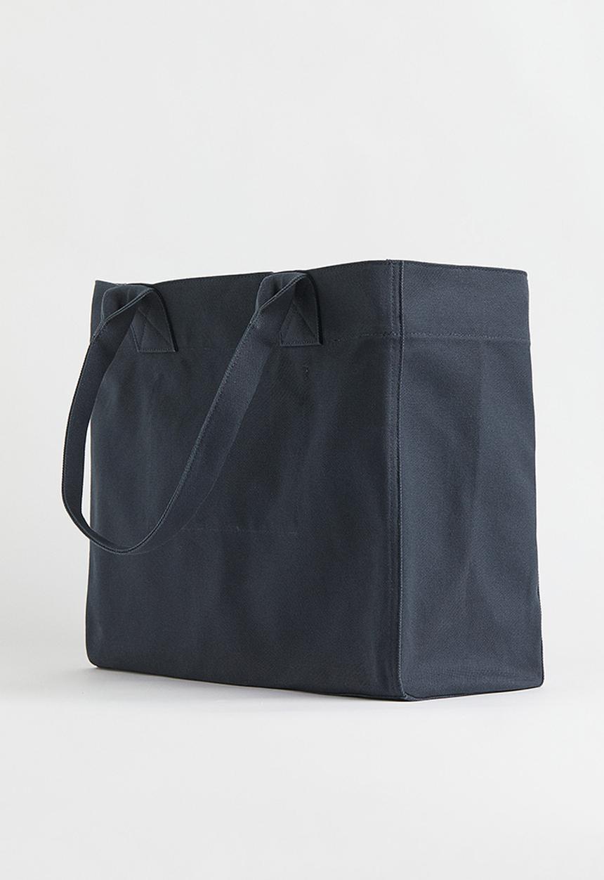 H&M - Printed shopper - dark blue/relax