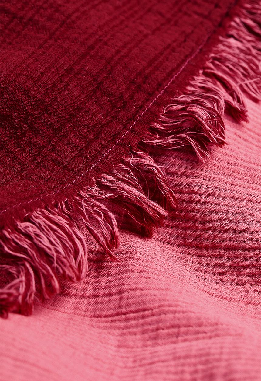 H&M - Fringed cotton muslin bedspread - red/pink