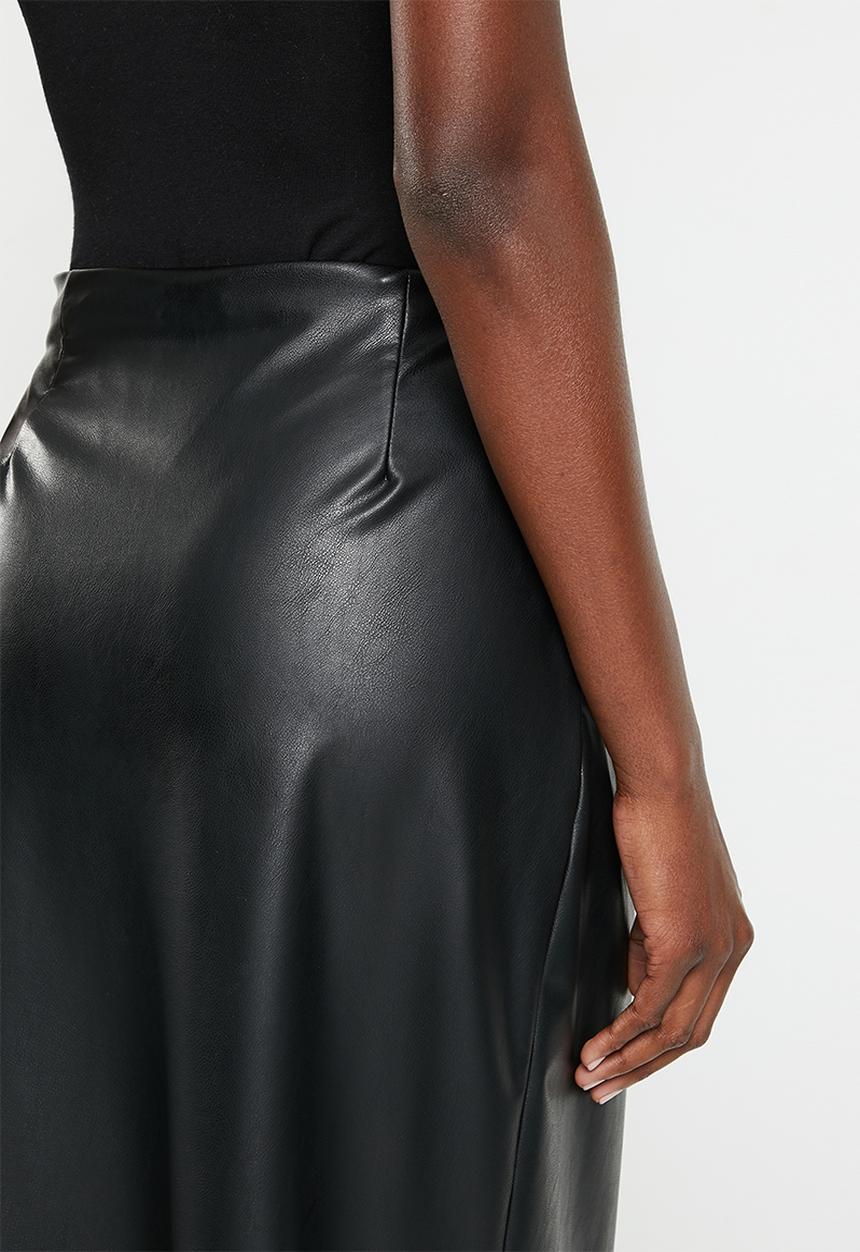 Me&B - Pu wrap skirt - black