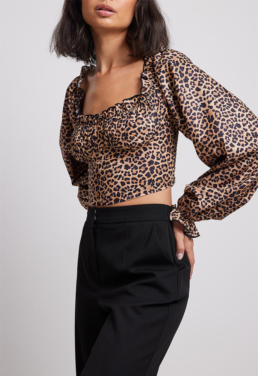 NA-KD - Cropped print long sleeve blouse - leo