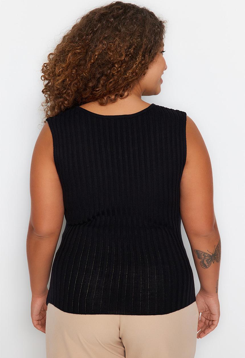 Trendyol - Plus deep v-neck knit top - black