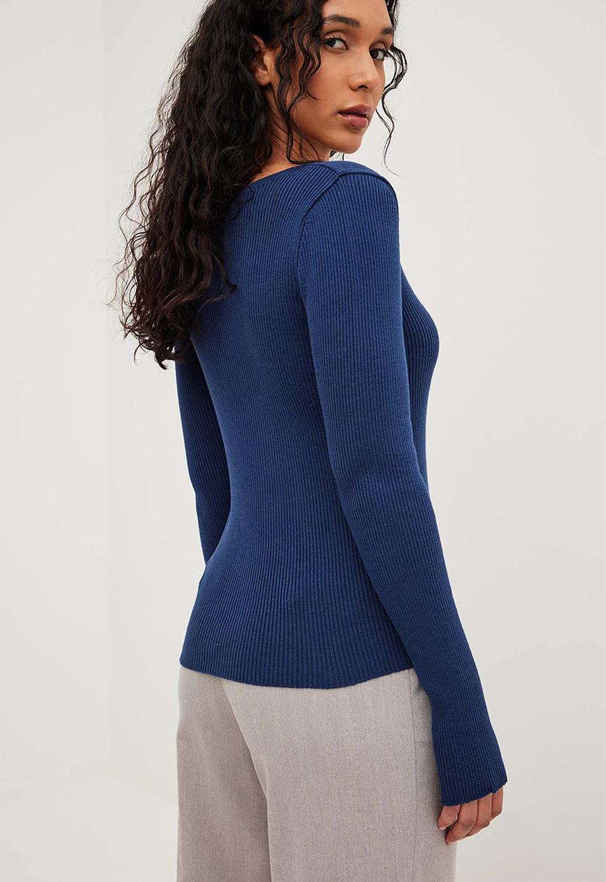 NA-KD - V-detail light rib knitted sweater - navy