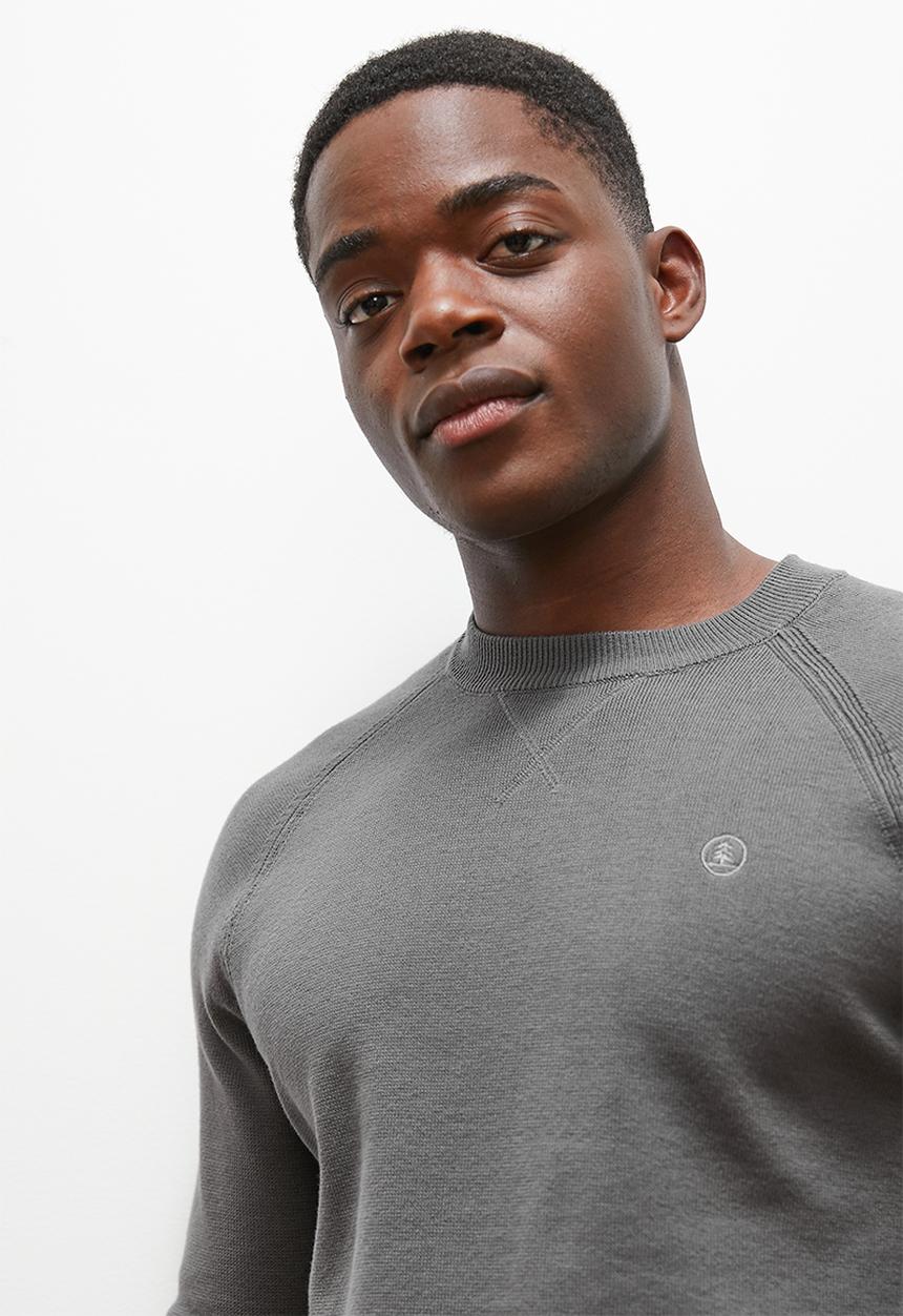 Lark & Crosse - Slim fit long sleeve crew neck pullover - charcoal