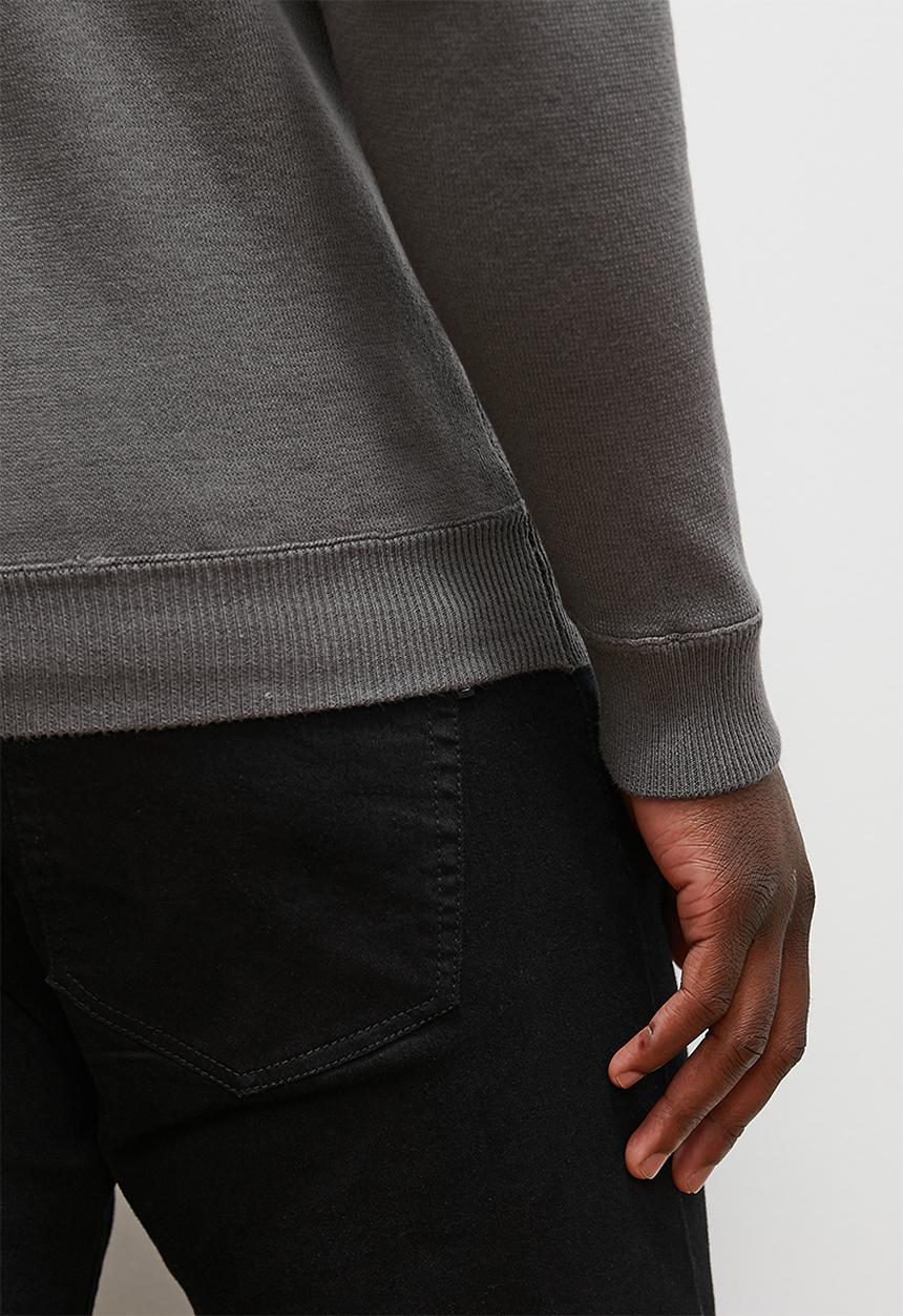 Lark & Crosse - Slim fit long sleeve crew neck pullover - charcoal