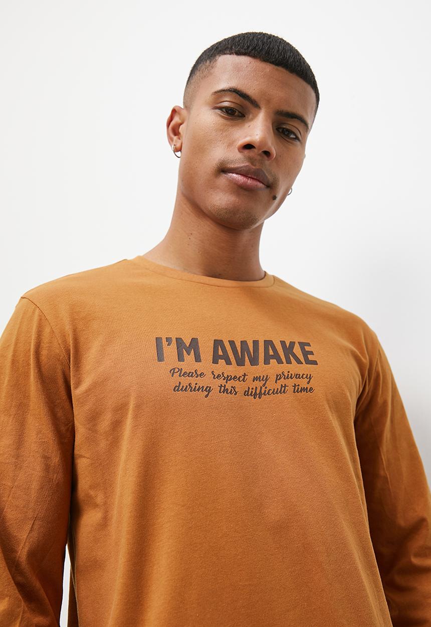 Superbalist - Graphic print long sleeve sleep tee - caramel