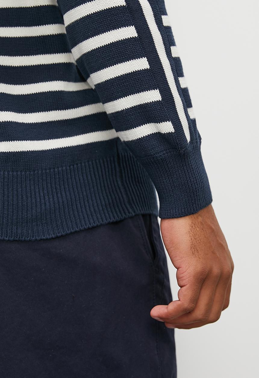 Superbalist - Slim fit long sleeve striped crew neck knit - navy & white