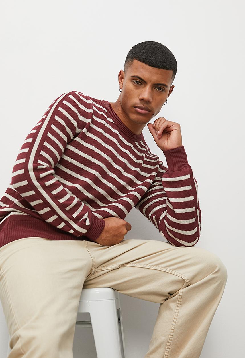 Superbalist - Slim fit long sleeve striped crew neck knit - burgundy & cream
