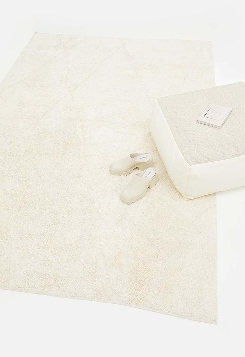 Sixth Floor -  Crafted tufted rug - cream
