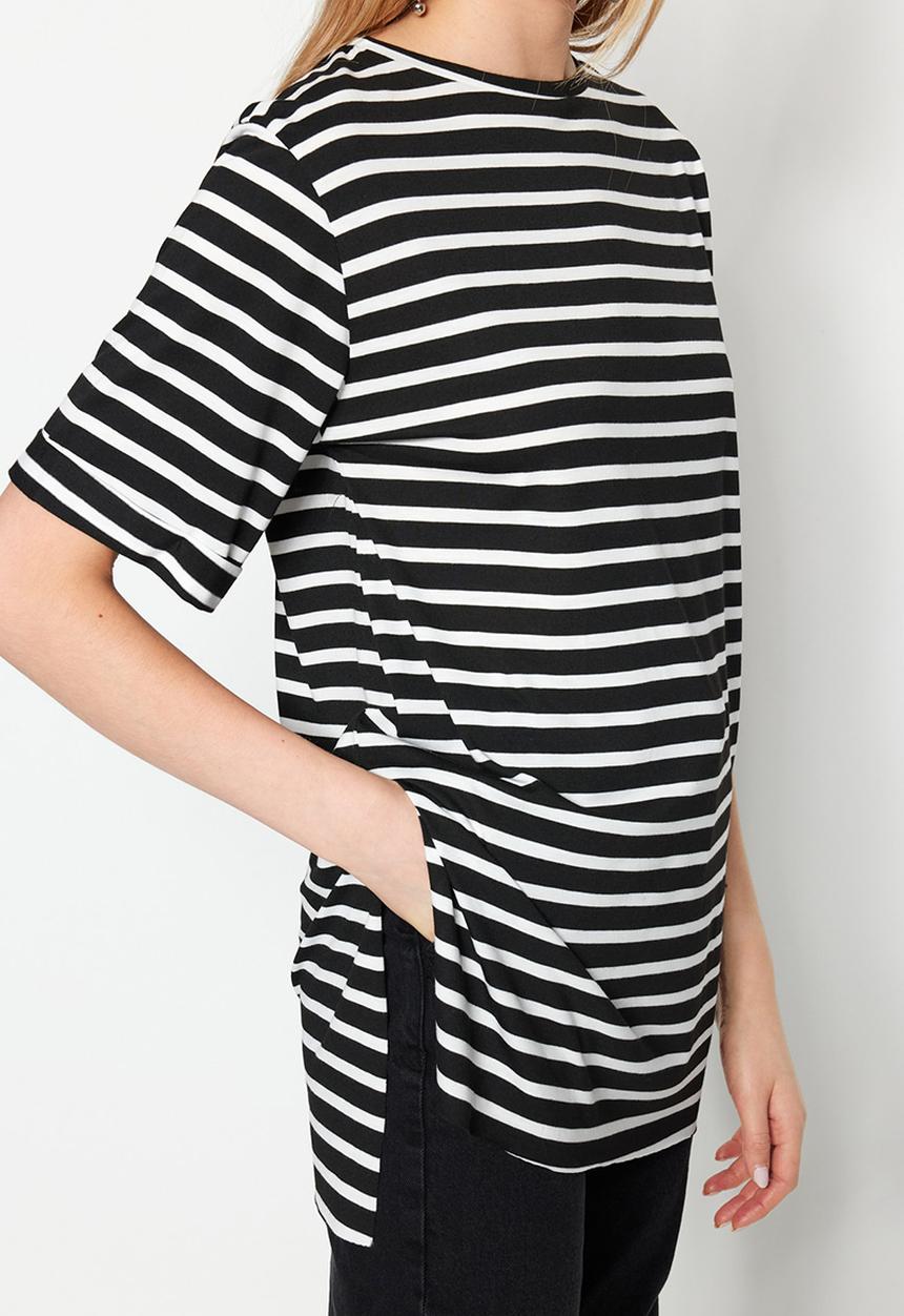 Trendyol - Longer length oversized T-shirt with side slit - black stripe