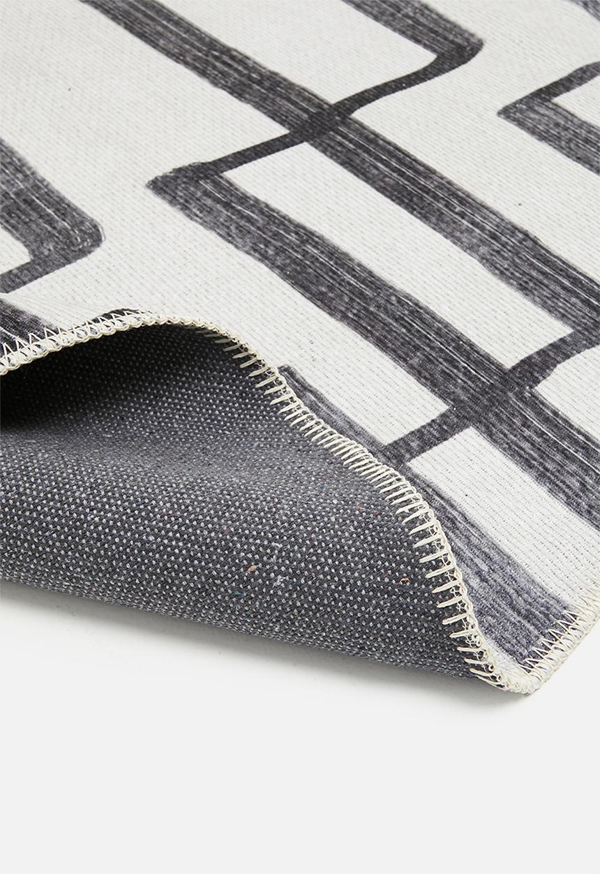 Hertex Fabrics - Angle round rug - black